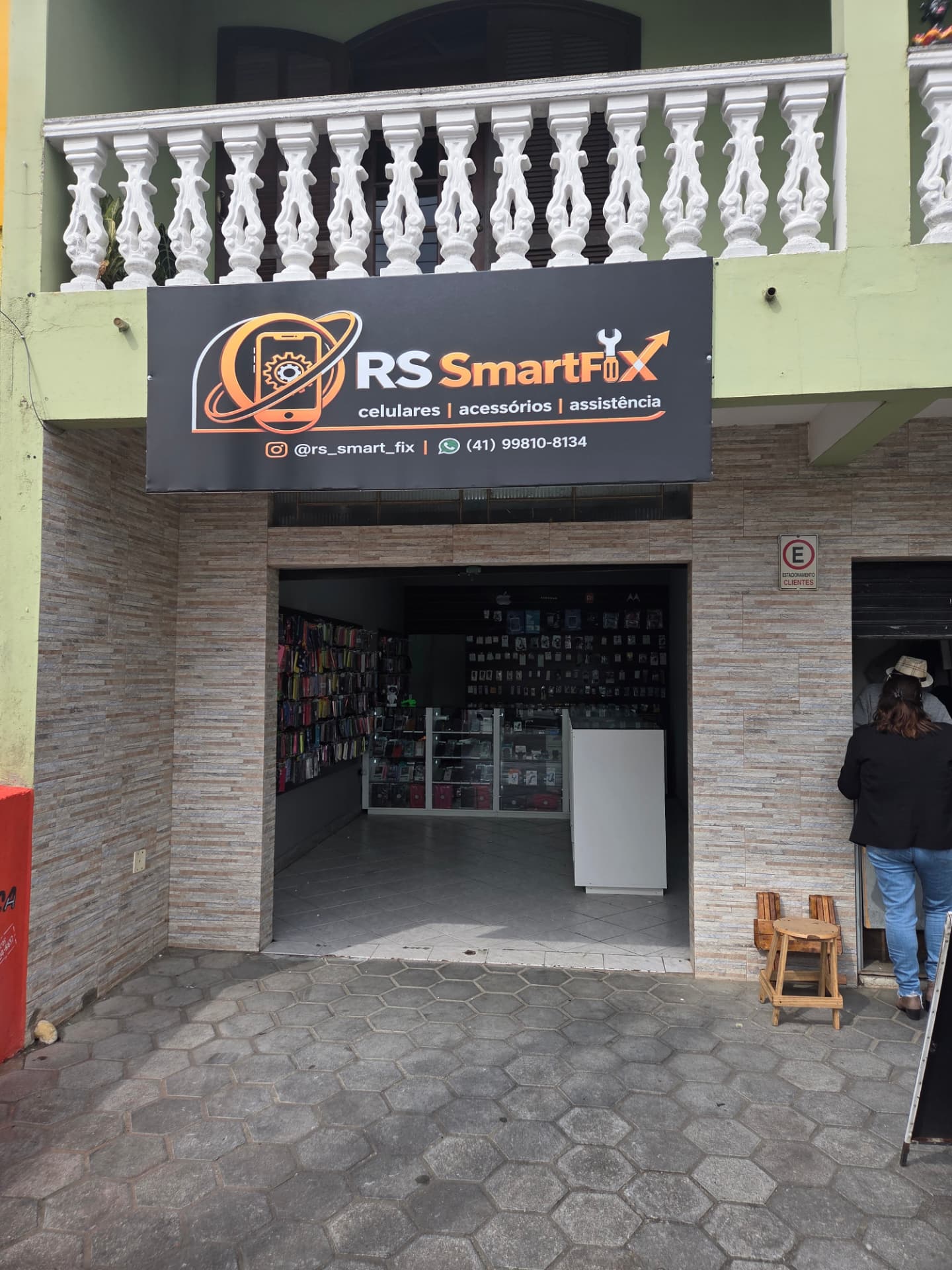 Fachada da loja RS SmartFix no Maria Antonieta, Pinhais